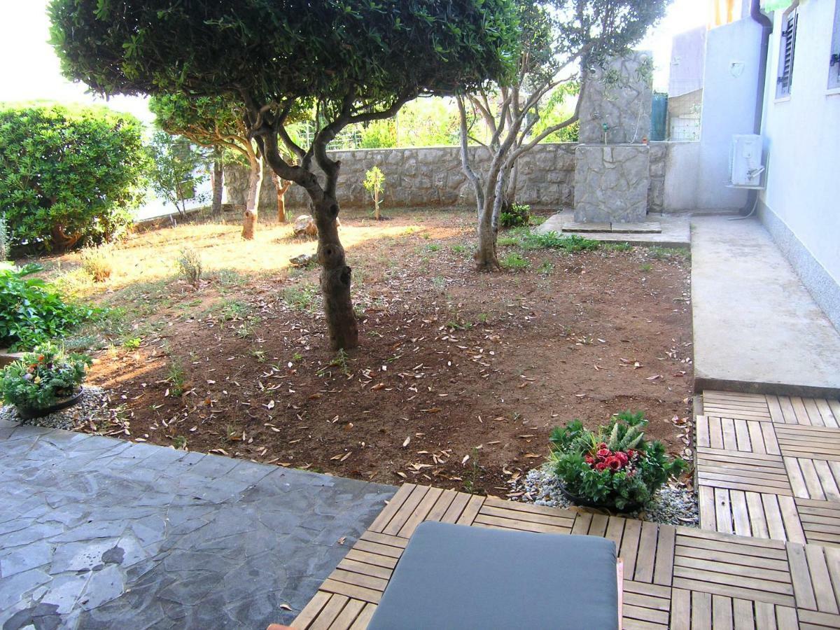 Studio Apartment Tamara Krk Town Esterno foto